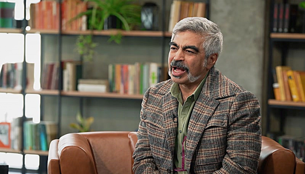 Now S01E01
