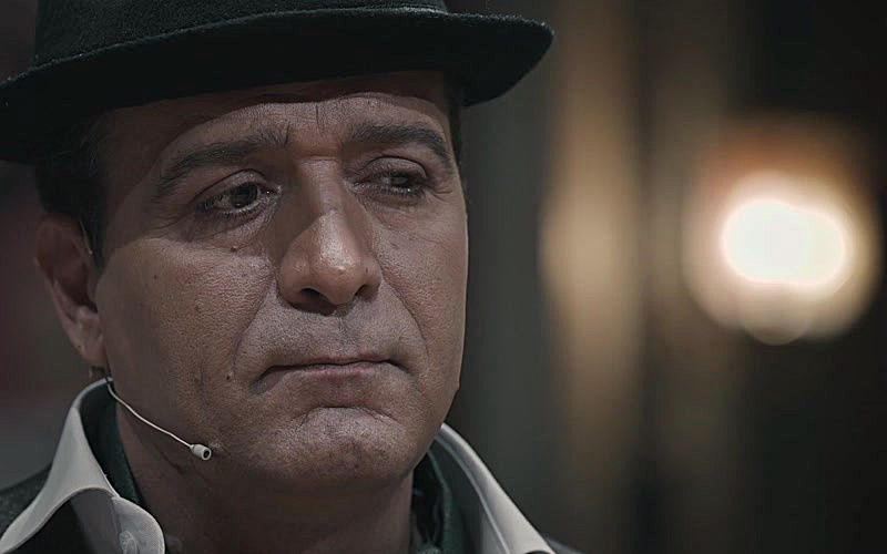 Guess Which Hand S01E09