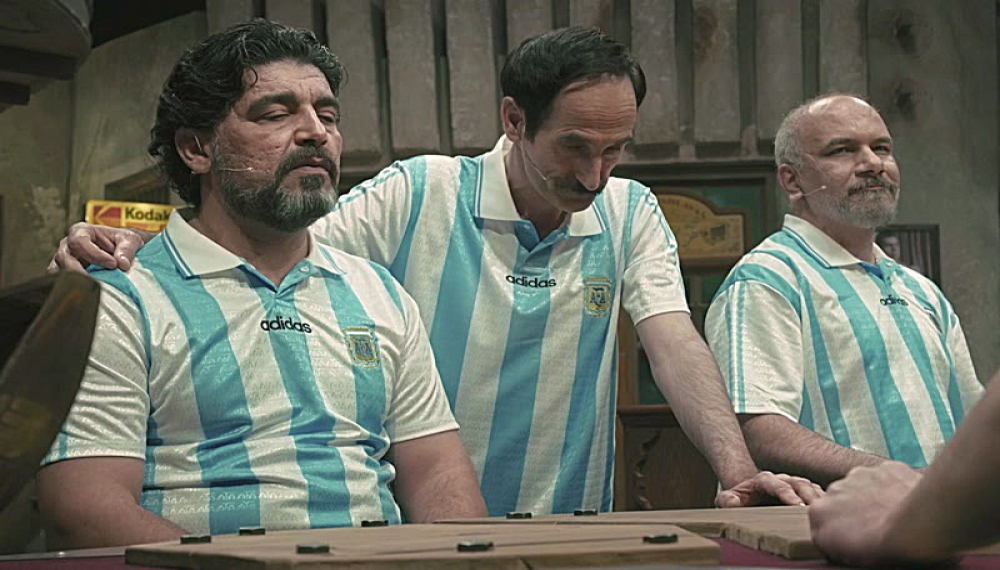 Guess Which Hand 2 S01E03