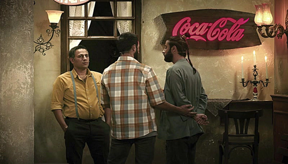 Guess Which Hand 2 S01E07